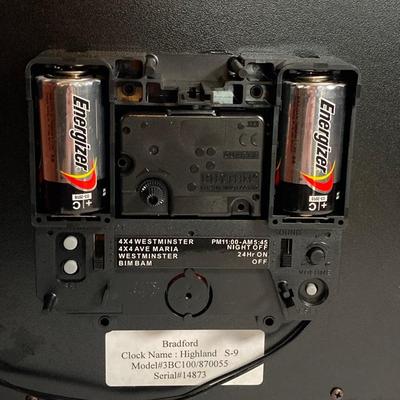 LOT 141: Vintage Bradford Highland S-9 Mantle Clock and Brass Table Lamp