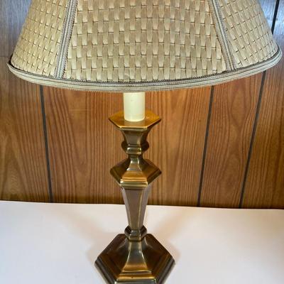 LOT 141: Vintage Bradford Highland S-9 Mantle Clock and Brass Table Lamp