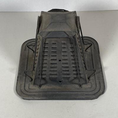 LOT 142: Antique / Vintage Toasters - Electric and Camping