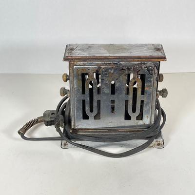 LOT 142: Antique / Vintage Toasters - Electric and Camping