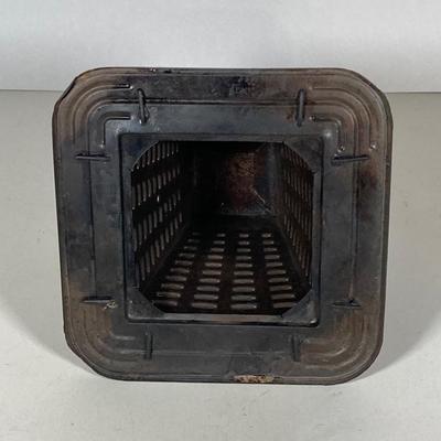 LOT 142: Antique / Vintage Toasters - Electric and Camping