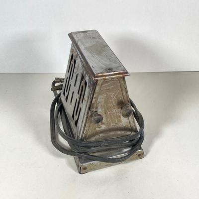 LOT 142: Antique / Vintage Toasters - Electric and Camping