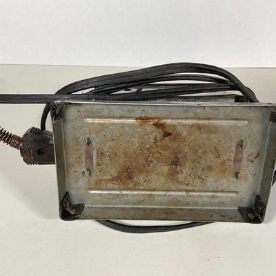 LOT 142: Antique / Vintage Toasters - Electric and Camping