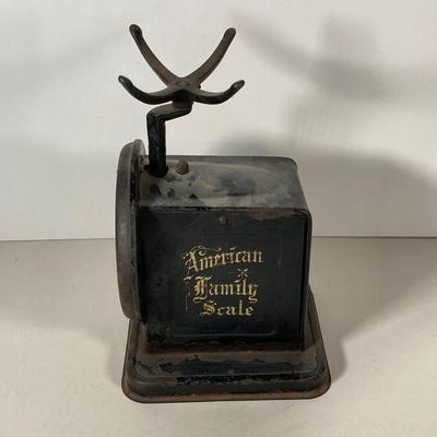 LOT 143: Antique American Family Scale Sees & Faber Philadelphia, PA