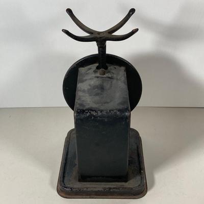 LOT 143: Antique American Family Scale Sees & Faber Philadelphia, PA