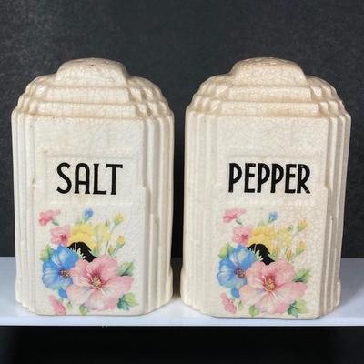 LOT 147: Vintage Salt and Pepper Collection