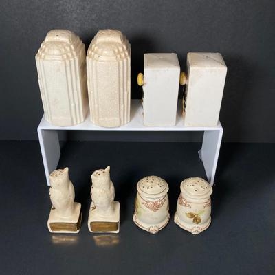 LOT 147: Vintage Salt and Pepper Collection