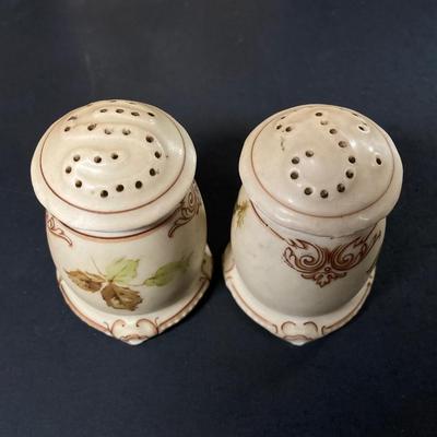 LOT 147: Vintage Salt and Pepper Collection