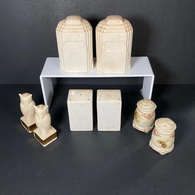 LOT 147: Vintage Salt and Pepper Collection