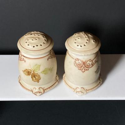 LOT 147: Vintage Salt and Pepper Collection