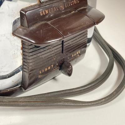 LOT 152: Vintage General Electric Toaster, Manning - Bowman Coffee Percolator, Butter Dish and West Bend Aluminum Cake Serving Tray