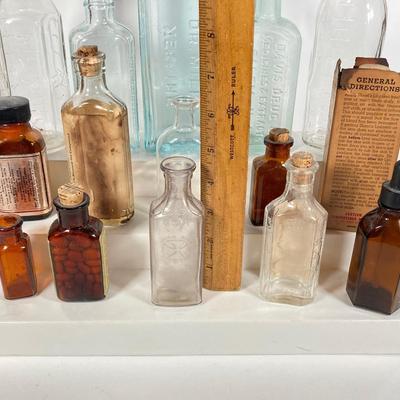 LOT 155: Vintage / Antique Apothecary Bottle Collection