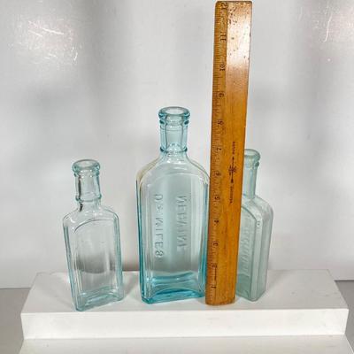 LOT 155: Vintage / Antique Apothecary Bottle Collection