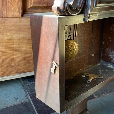 LOT 161: Vintage Alden Eight Day Banjo / George Washington Wall Clock with Key by The Sessions Clock Co