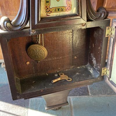 LOT 161: Vintage Alden Eight Day Banjo / George Washington Wall Clock with Key by The Sessions Clock Co