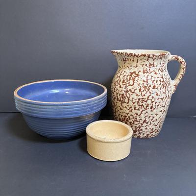 LOT 190: Vintage Stoneware: Blue 9" Made in USA Mixing Bowl, Roseville USA #346 Small Crock & Made in USA Red Spongeware Pitcher