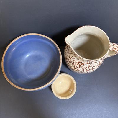 LOT 190: Vintage Stoneware: Blue 9" Made in USA Mixing Bowl, Roseville USA #346 Small Crock & Made in USA Red Spongeware Pitcher