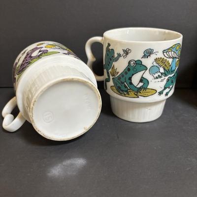 LOT 192: Vintage Primitive Colandar w/Vintage Kitchen Utensils, Anchor Hocking Fire King Coffee/Tea Mug, Unmarked Frog Coffee/Tea Mugs...