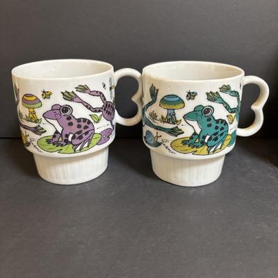 LOT 192: Vintage Primitive Colandar w/Vintage Kitchen Utensils, Anchor Hocking Fire King Coffee/Tea Mug, Unmarked Frog Coffee/Tea Mugs...