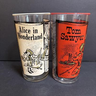 LOT 197: Vintage Libbey Story Book Glasses: Alice in Wonderland, Tom Sawyer, Wizard of Oz & Gulliver's Travels