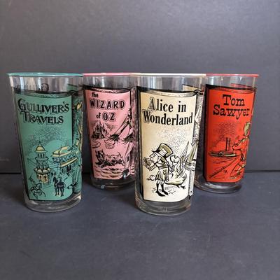 LOT 197: Vintage Libbey Story Book Glasses: Alice in Wonderland, Tom Sawyer, Wizard of Oz & Gulliver's Travels