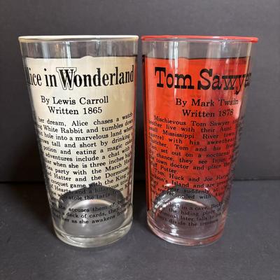 LOT 197: Vintage Libbey Story Book Glasses: Alice in Wonderland, Tom Sawyer, Wizard of Oz & Gulliver's Travels
