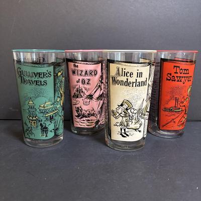 LOT 197: Vintage Libbey Story Book Glasses: Alice in Wonderland, Tom Sawyer, Wizard of Oz & Gulliver's Travels