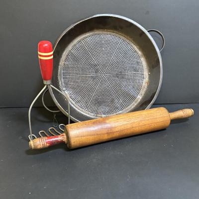 LOT 198: Vintage Country Kitchen Utensils