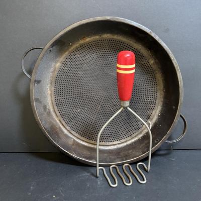 LOT 198: Vintage Country Kitchen Utensils