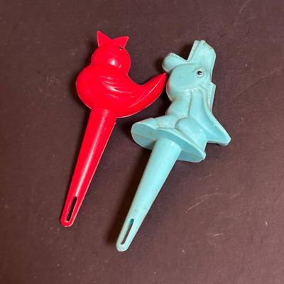 LOT 198: Vintage Country Kitchen Utensils