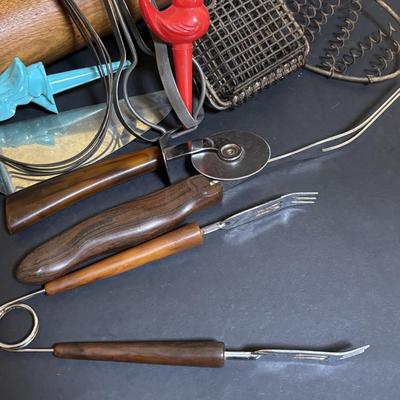 LOT 198: Vintage Country Kitchen Utensils