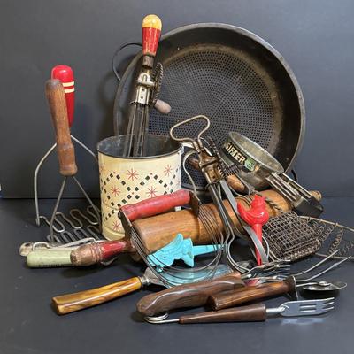 LOT 198: Vintage Country Kitchen Utensils