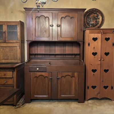 LOT 205: Beautiful Antique Kitchen Hutch/Dry Sink