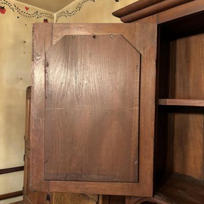 LOT 205: Beautiful Antique Kitchen Hutch/Dry Sink