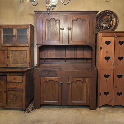 LOT 205: Beautiful Antique Kitchen Hutch/Dry Sink