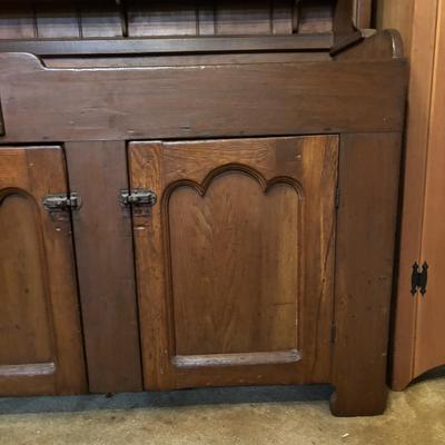 LOT 205: Beautiful Antique Kitchen Hutch/Dry Sink