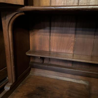 LOT 205: Beautiful Antique Kitchen Hutch/Dry Sink