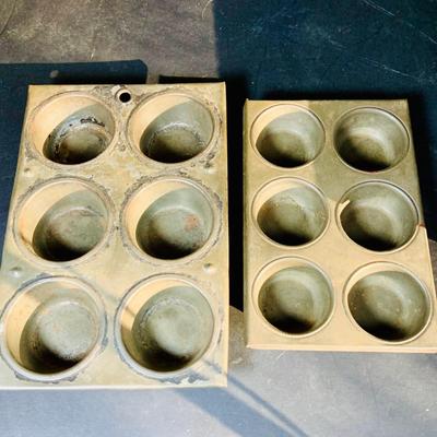 LOT 219: Vintage Kitchen Baking Pans, Sheet, Muffin Tins, Pie Pans, Sifters, Strainers and More