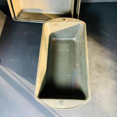 LOT 219: Vintage Kitchen Baking Pans, Sheet, Muffin Tins, Pie Pans, Sifters, Strainers and More