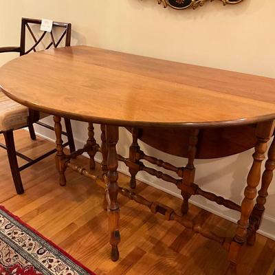 H1153 Antique Cherry Dropleaf Gateleg Table