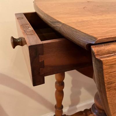H1153 Antique Cherry Dropleaf Gateleg Table