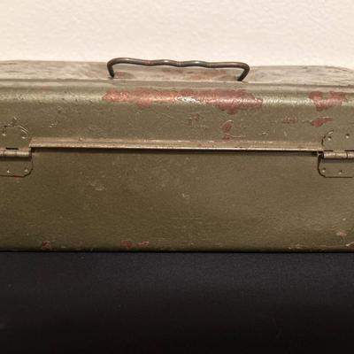 Vtg. Tackle box & tackle