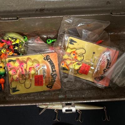 Vtg. Tackle box & tackle