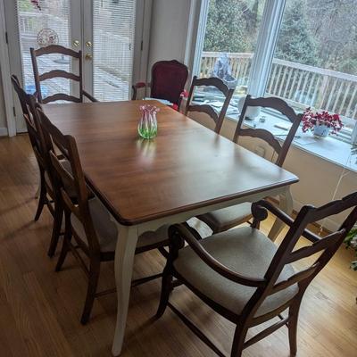Richardson Brothers Co. Dining Room Table With 6 Chairs & Leaf