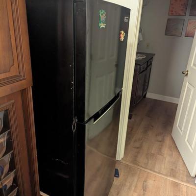 Magic Chef Refrigerator & Freezer 55 1/2" Tall