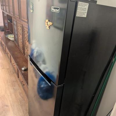 Magic Chef Refrigerator & Freezer 55 1/2" Tall