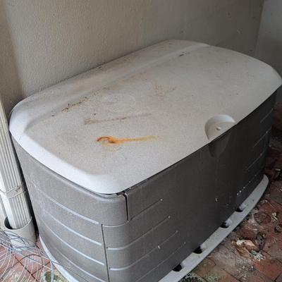 Rubbermaid Outdoor Plastic Storage Unit