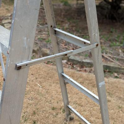 Aluminum Ladder 65 3/4" When Standing