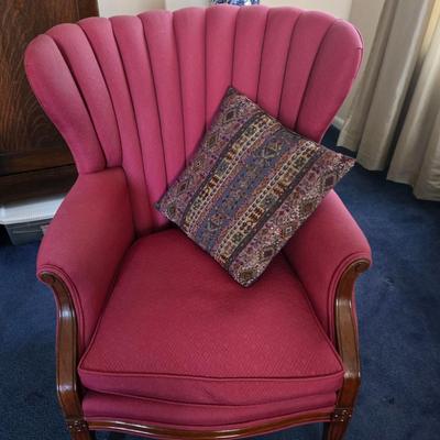 LOT 1L: Barrel Back Arm Chair with Accent Pillow