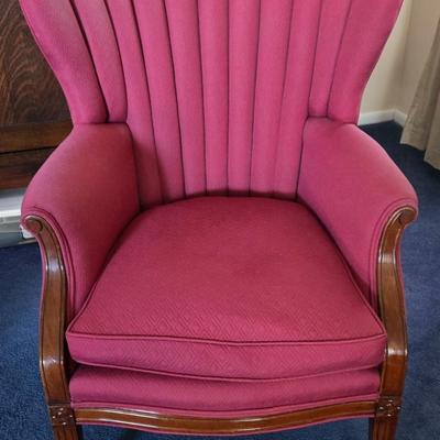 LOT 1L: Barrel Back Arm Chair with Accent Pillow